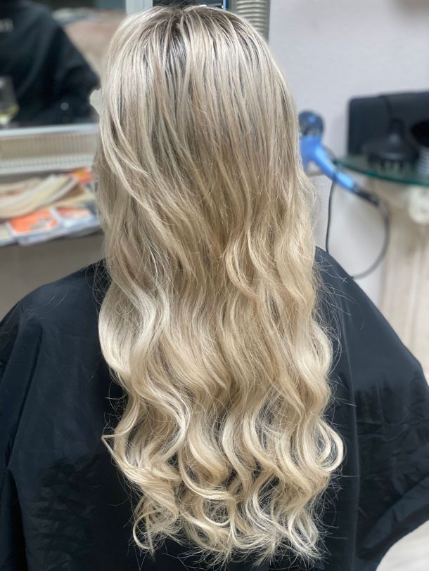 Vjola Hair Artist in Niederwangen-Hair-Exteinsions-bellamida-blond